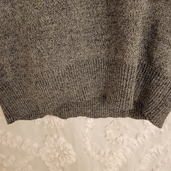 V- neck sweater - Picture 5 of 6